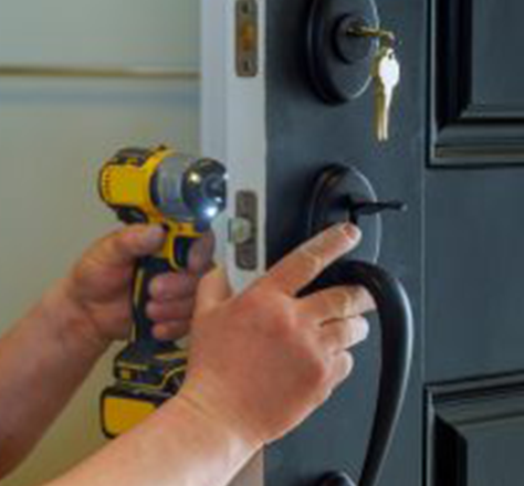 locksmith repairing door lock