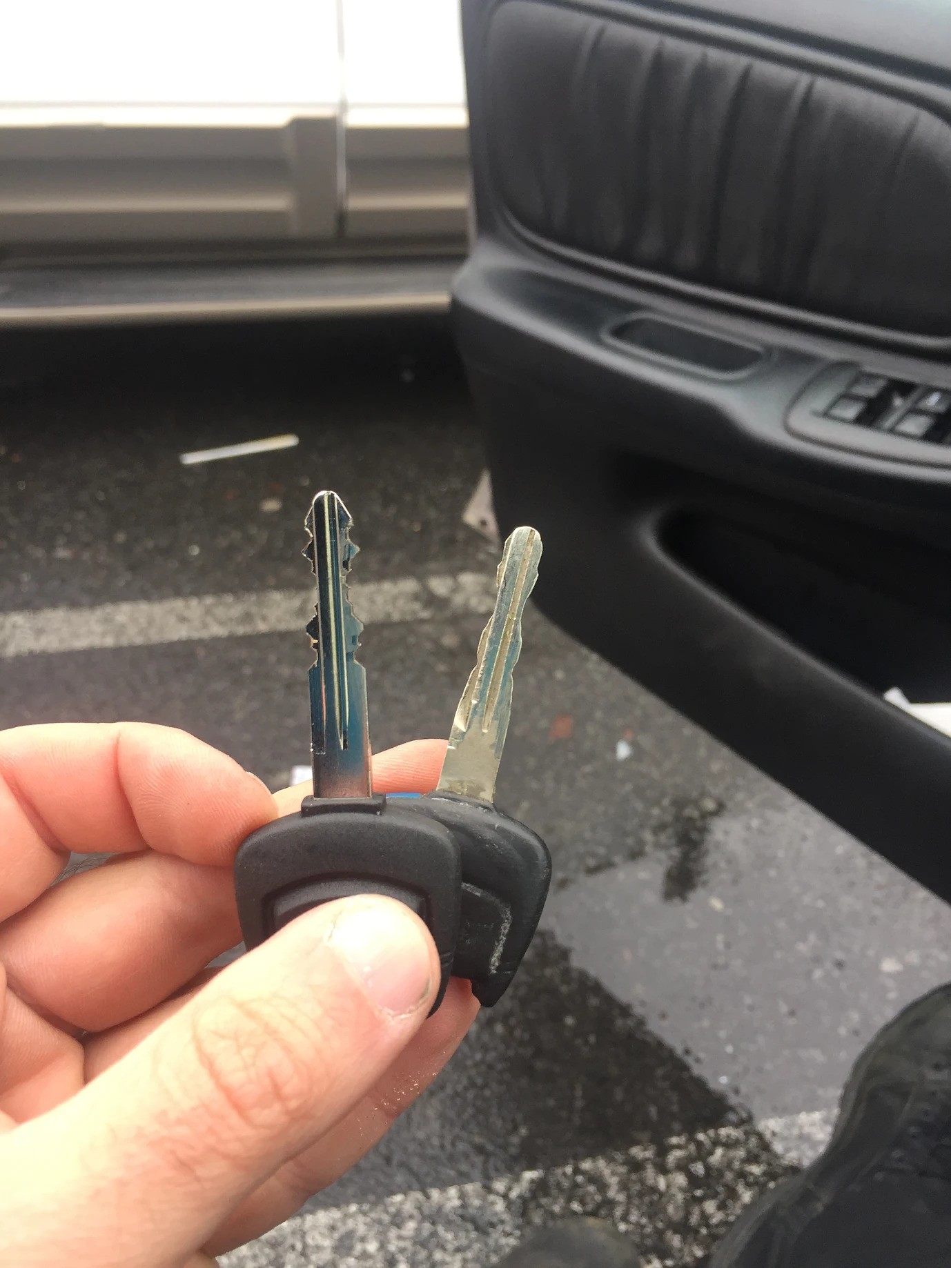 Simple Metal Car Keys