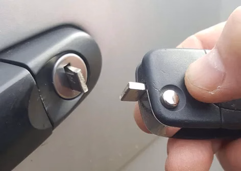 car key broken off in door handle