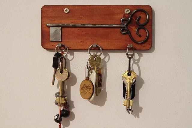 Tips to finding (and not losing) your keys at home