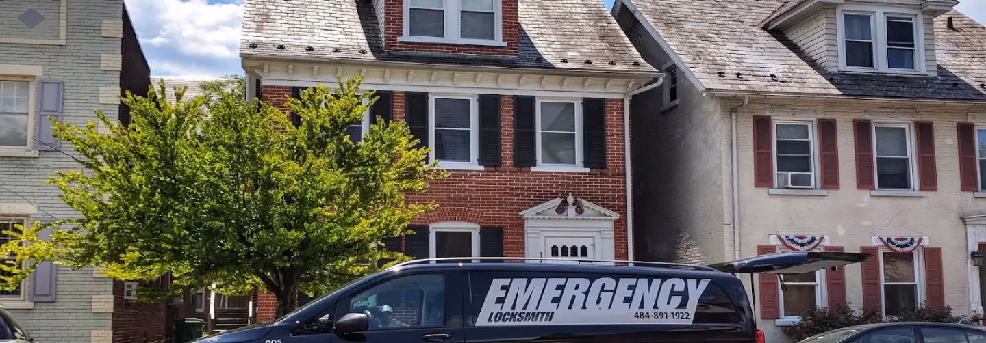 emergency locksmith van in front of brick house